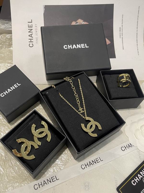Chanel Suits 04yxs50